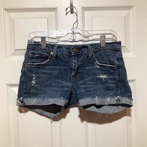 7 For All Mankind Jean Shorts Women’s Size 30- These fit like a size 8.